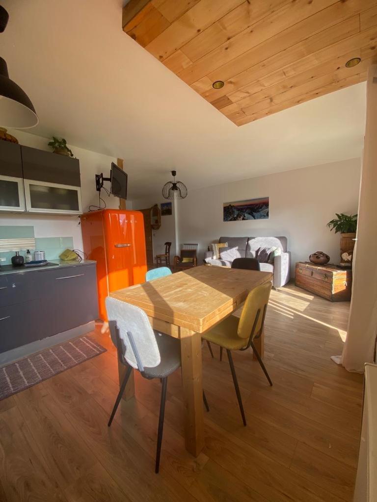 Appartement Au Calme Avec Vue Sur Les Montagnes. Sévrier Buitenkant foto