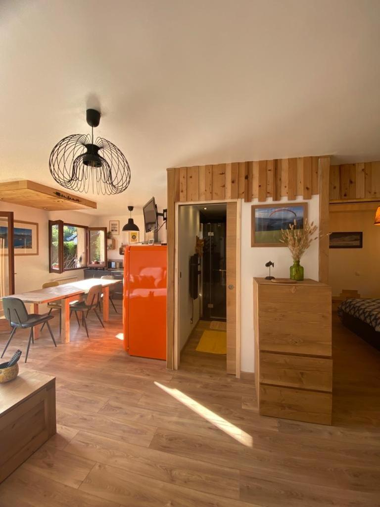 Appartement Au Calme Avec Vue Sur Les Montagnes. Sévrier Buitenkant foto